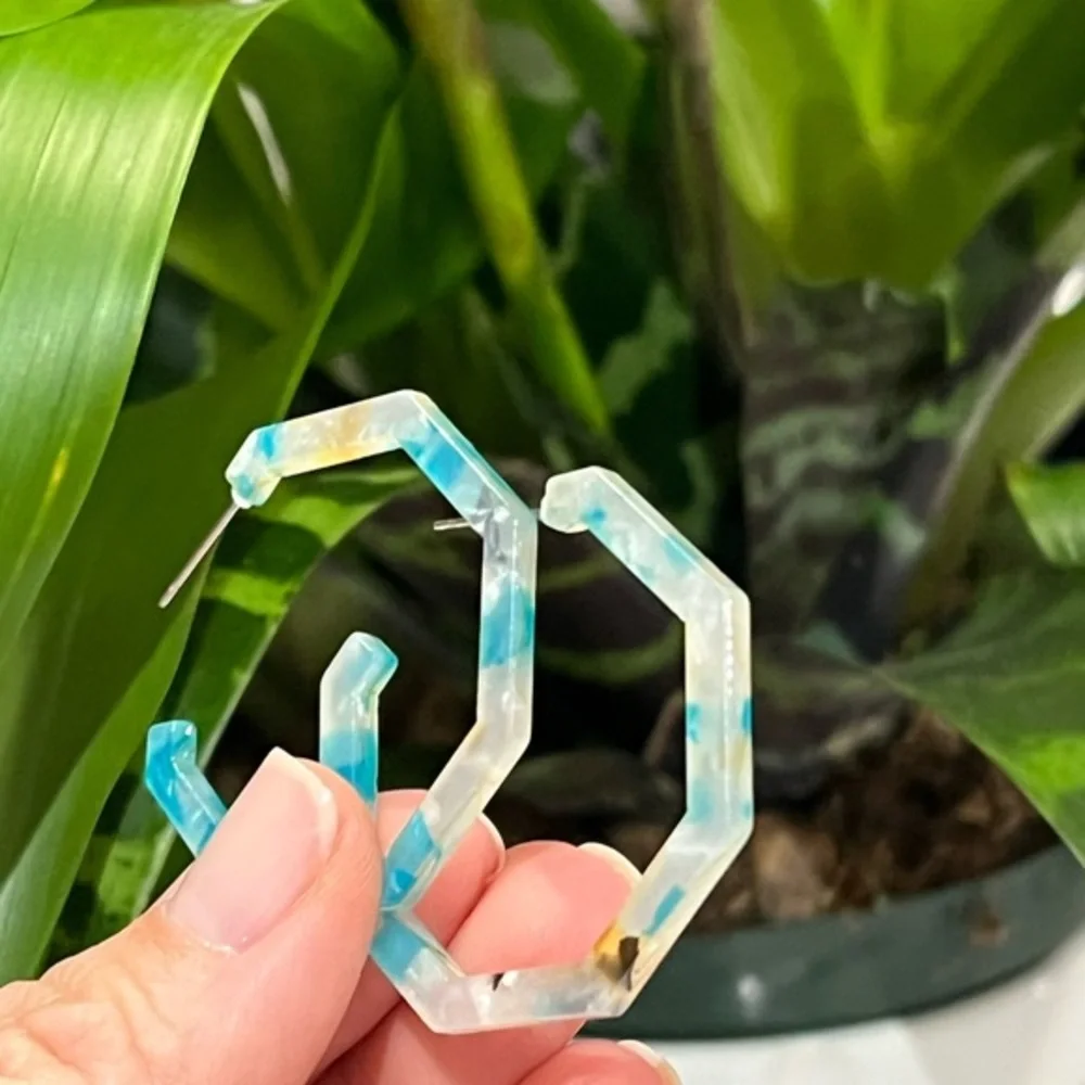 NWT Turquoise Beige‎ Octagonal Acrylic Hoops